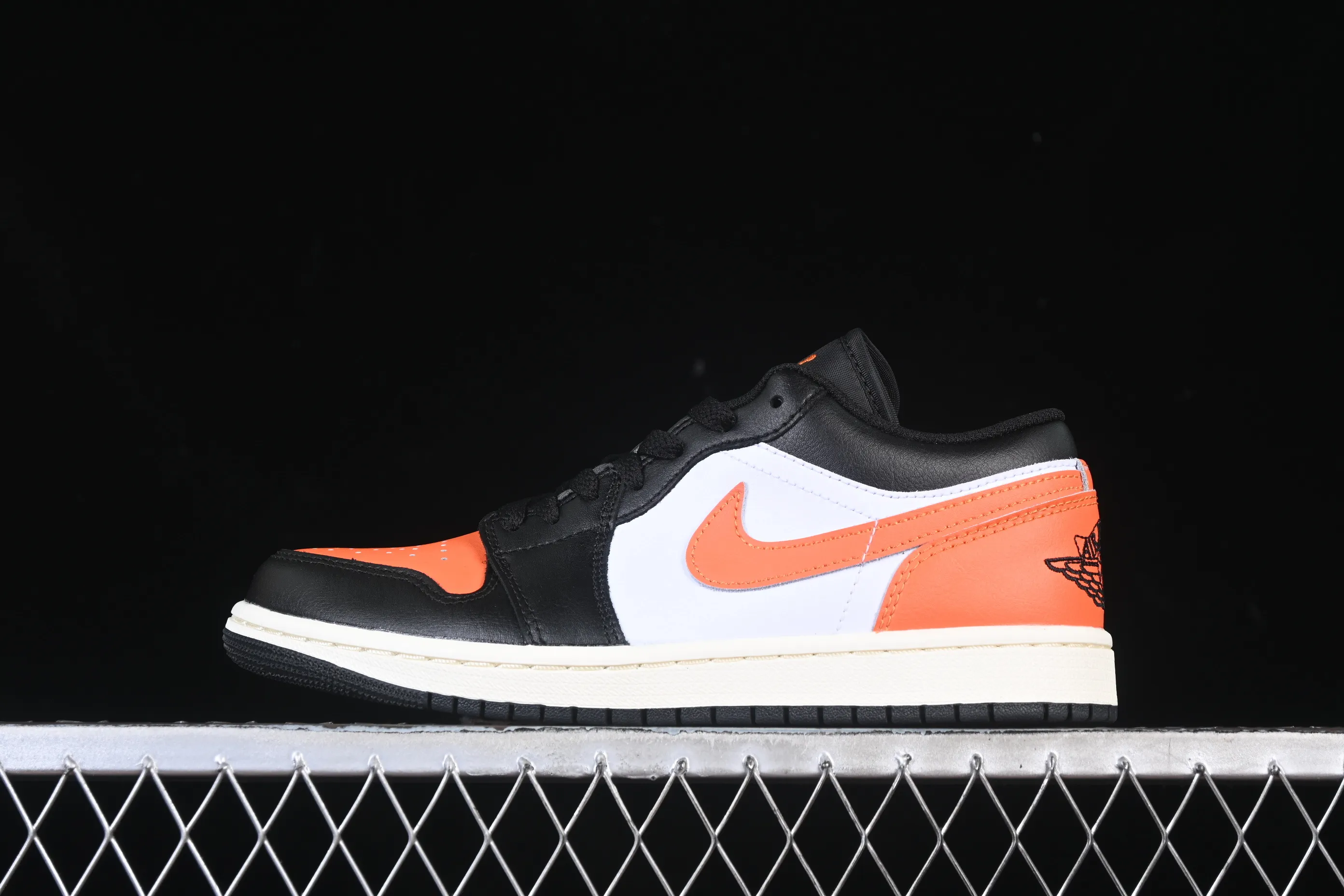 All categories Air Jordan Jordan series basketball shoes Air Jordan 1 Low G version pure original Air Jordan 1 Low AJ1 Joe 1 black and white orange low-top retro cultural basketball shoes 553558-081